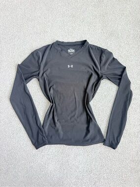 Under Armour Women’s Black Long-Sleeve V-Neck Performance Tee